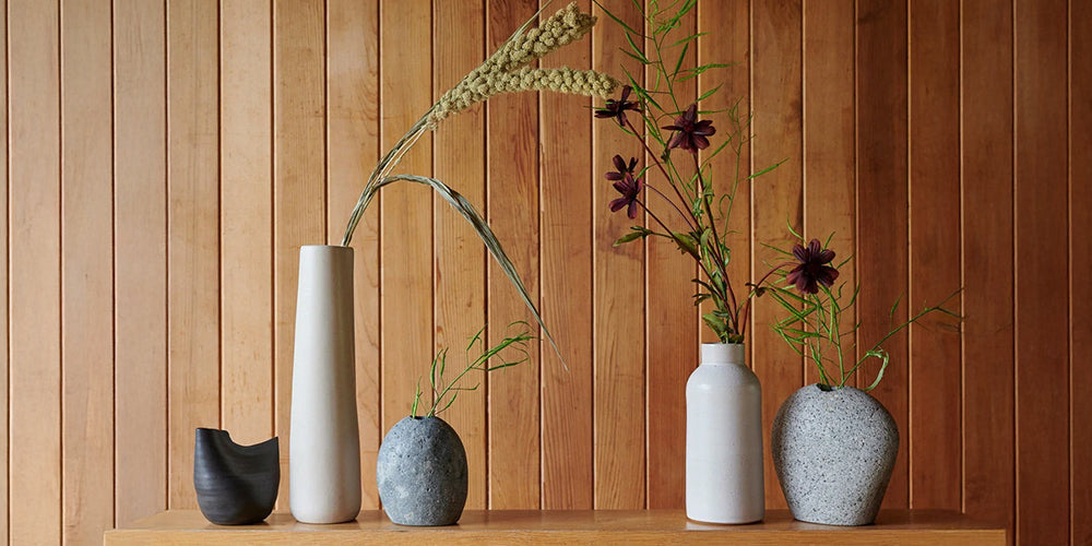 How to Arrange Faux Flowers in a Vase