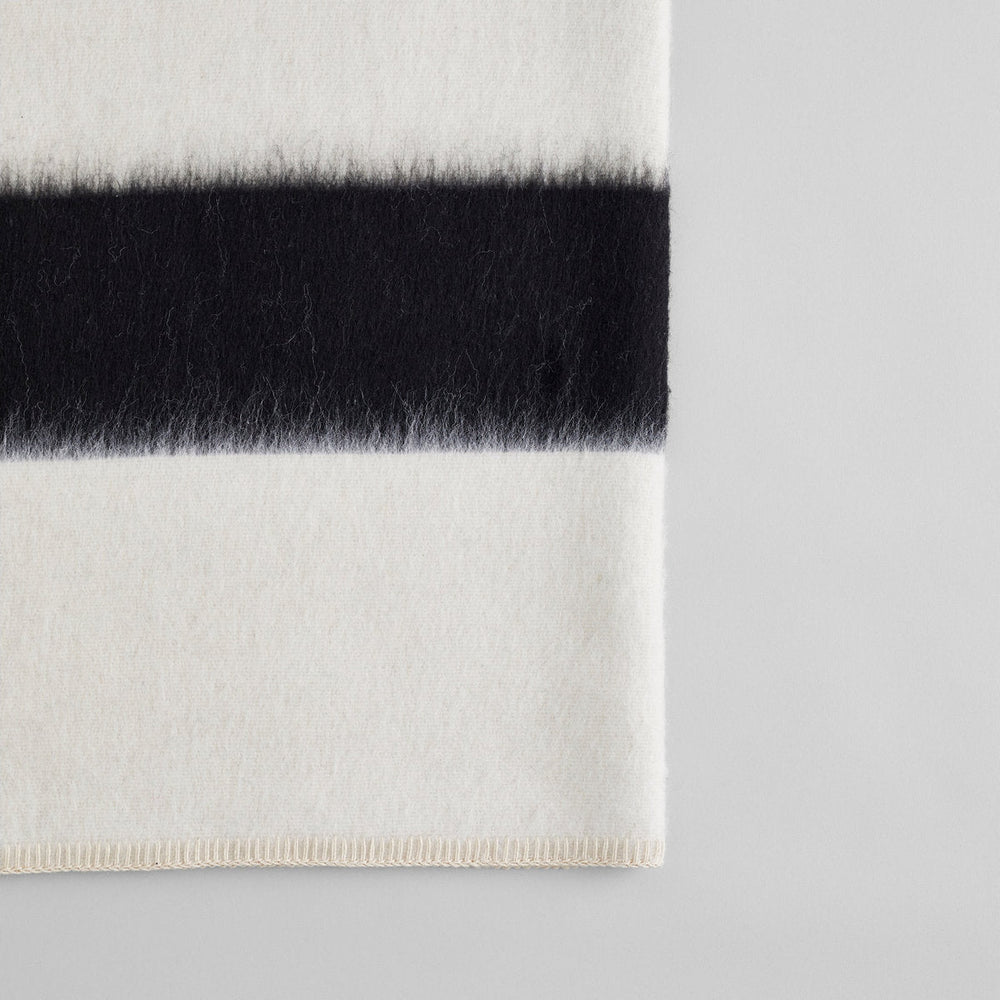Siempre Queen Blanket, Black Stripe - Bloomist