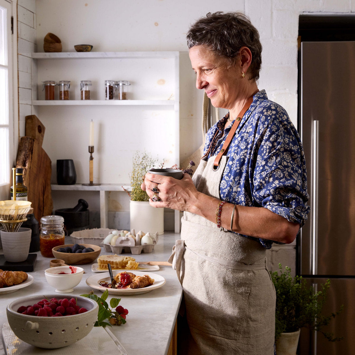 Heavy-duty stonewashed linen apron with adjustable leather neck strap