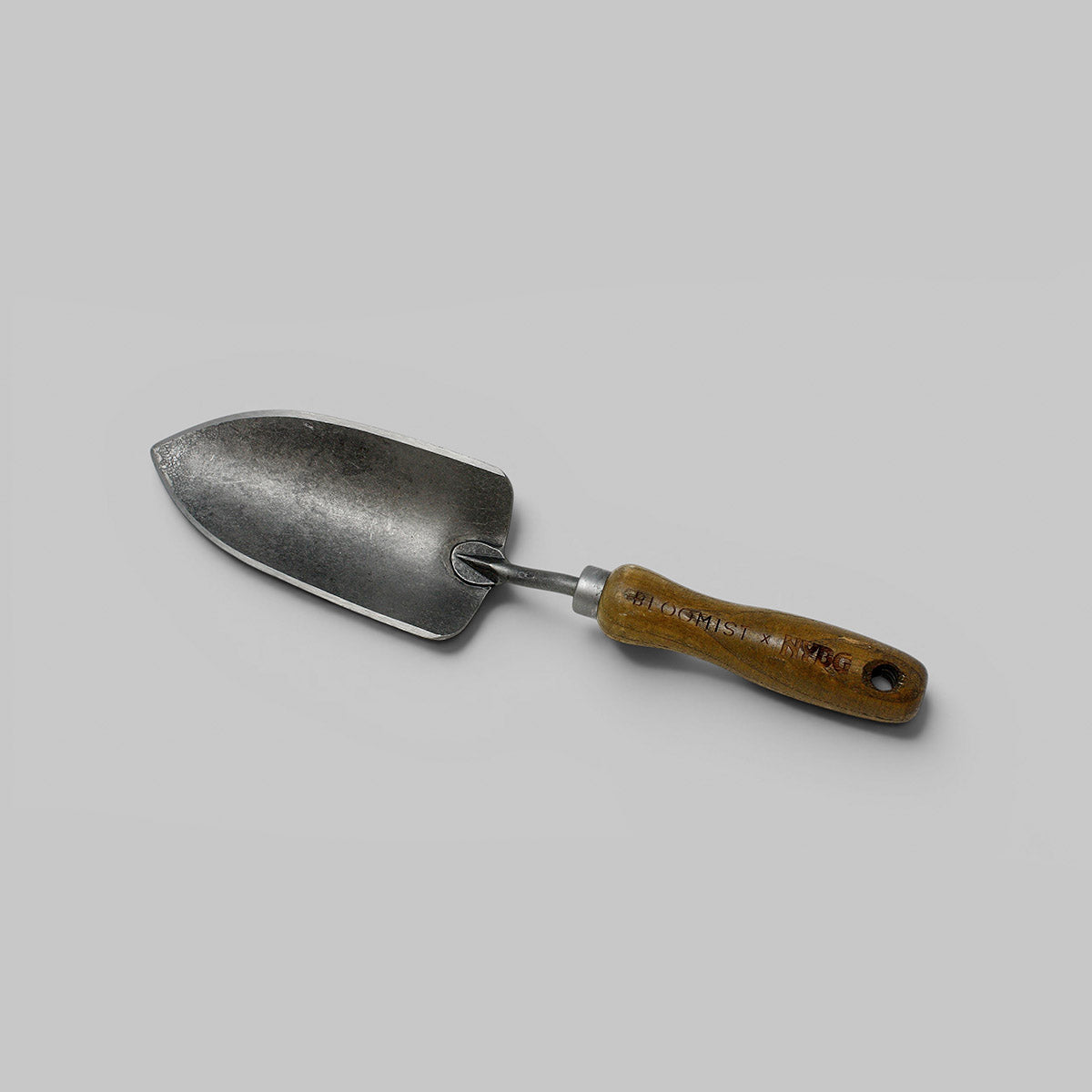 Premium hand garden tools crafted from tempered boron steel in the Netherlands