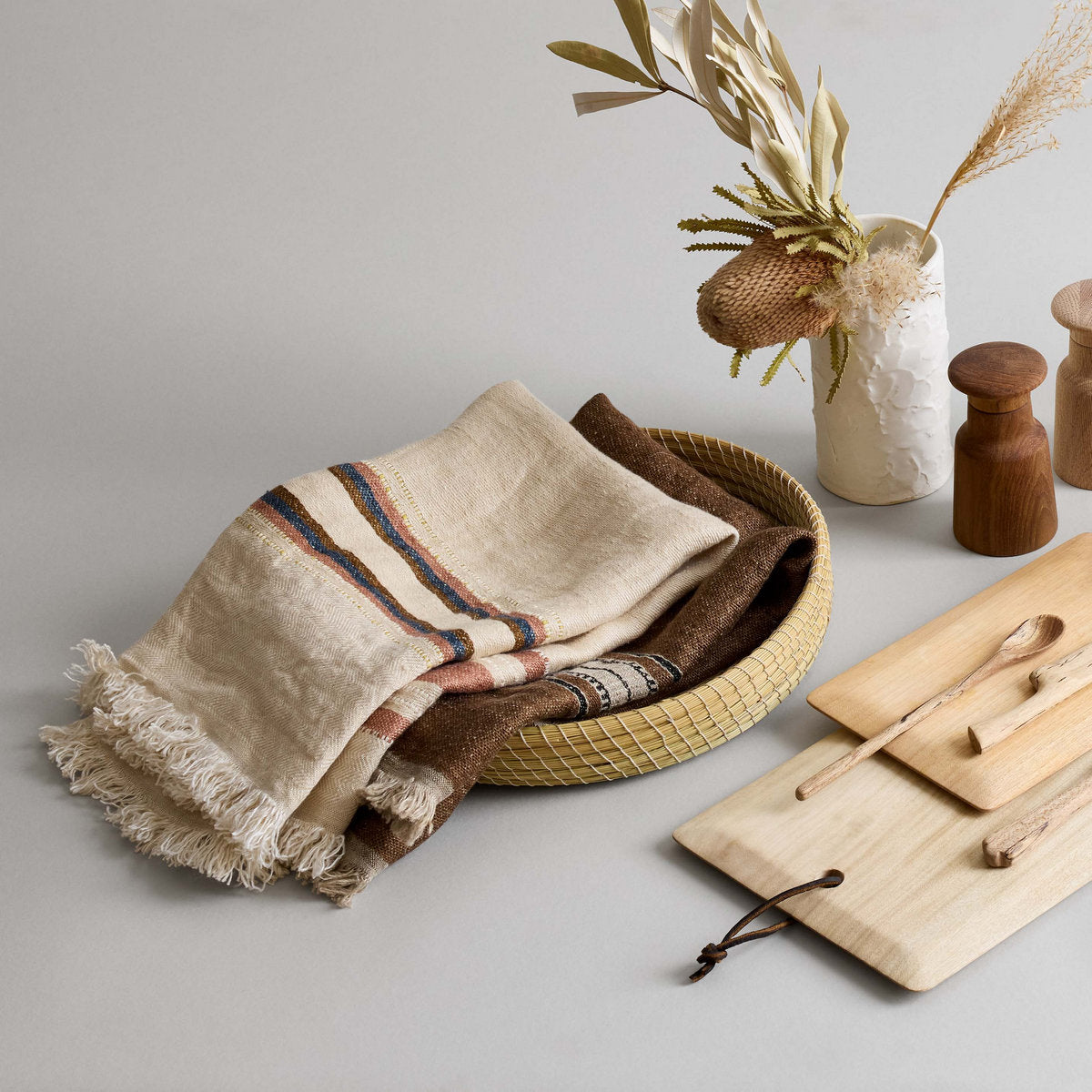 Textured flax towel with neutral palette made in Belgium