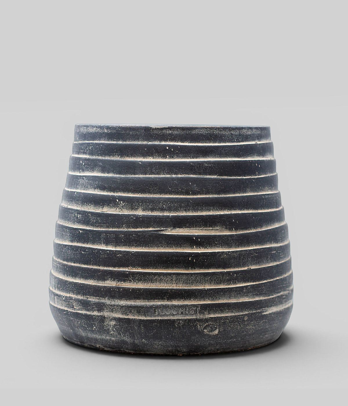 Ridge Terracotta Planter, Dark Charcoal Wash