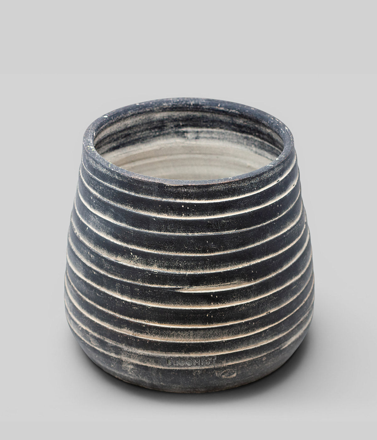 Ridge Terracotta Planter, Dark Charcoal Wash