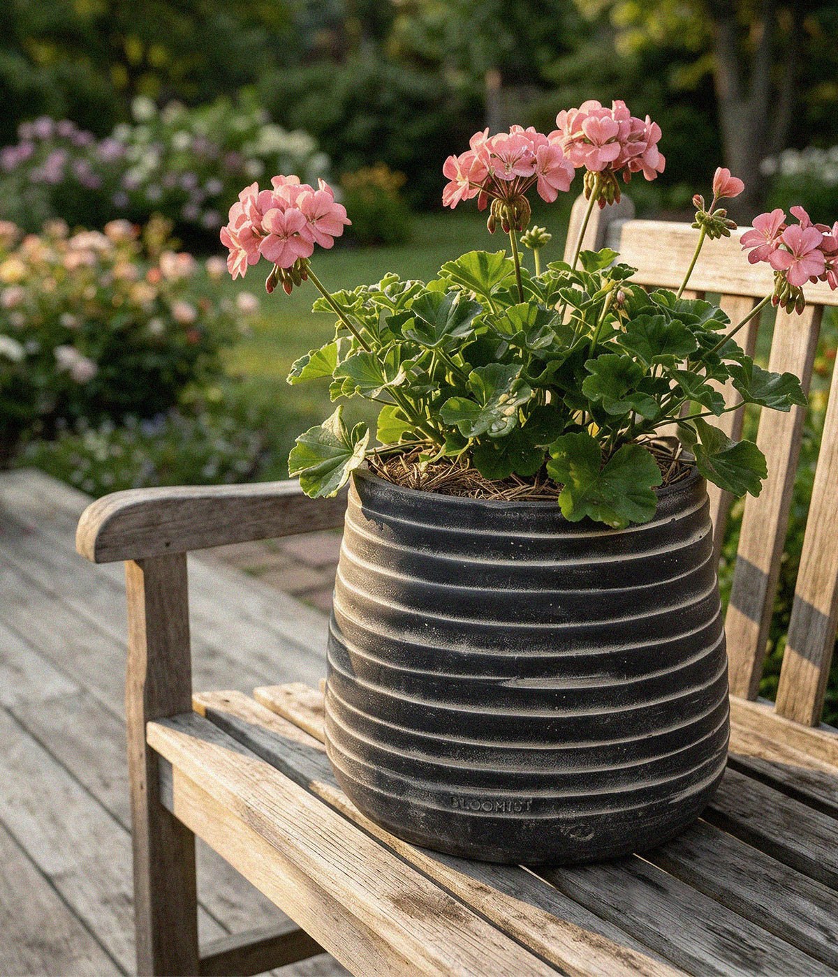 Ridge Terracotta Planter, Dark Charcoal Wash