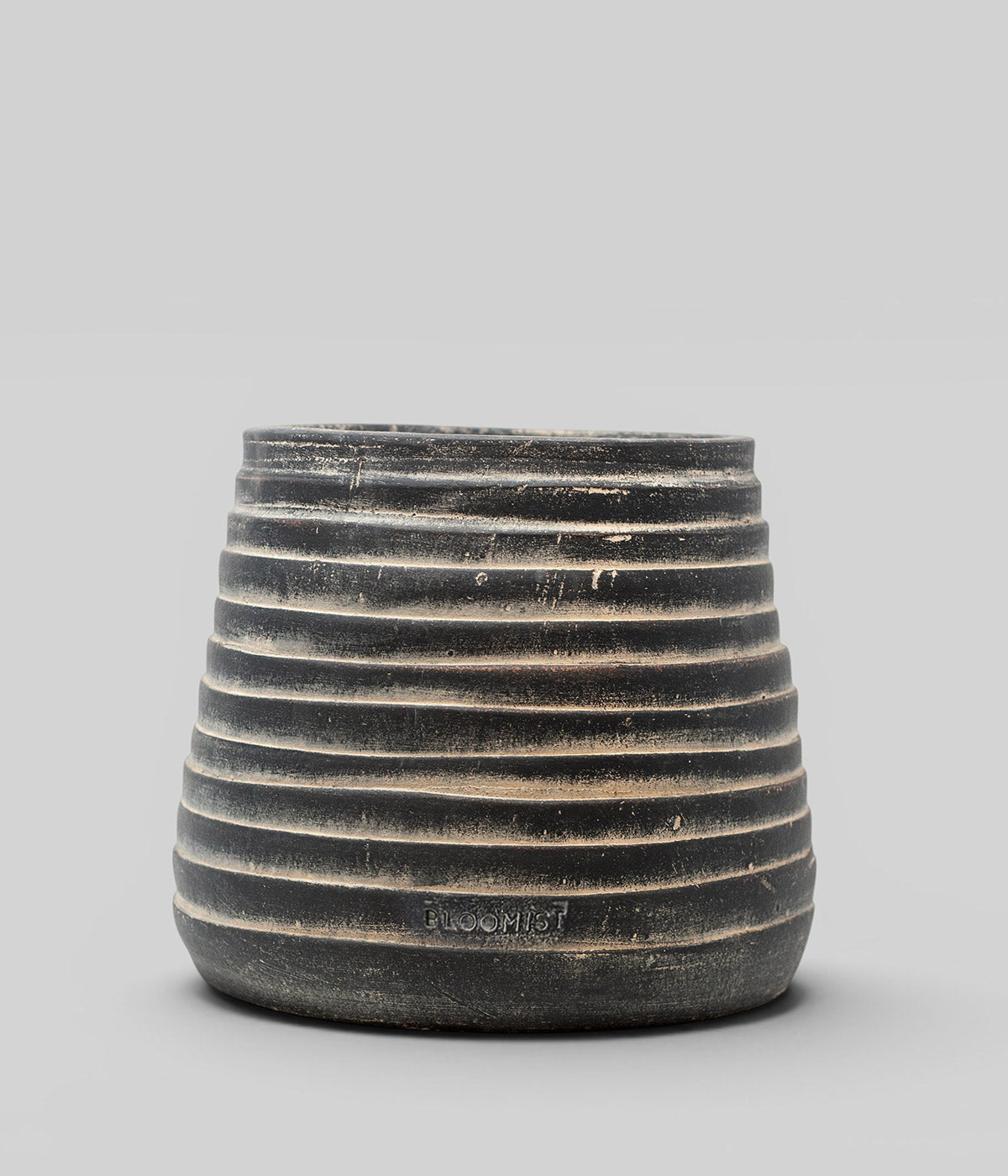 Ridge Terracotta Planter, Dark Charcoal Wash