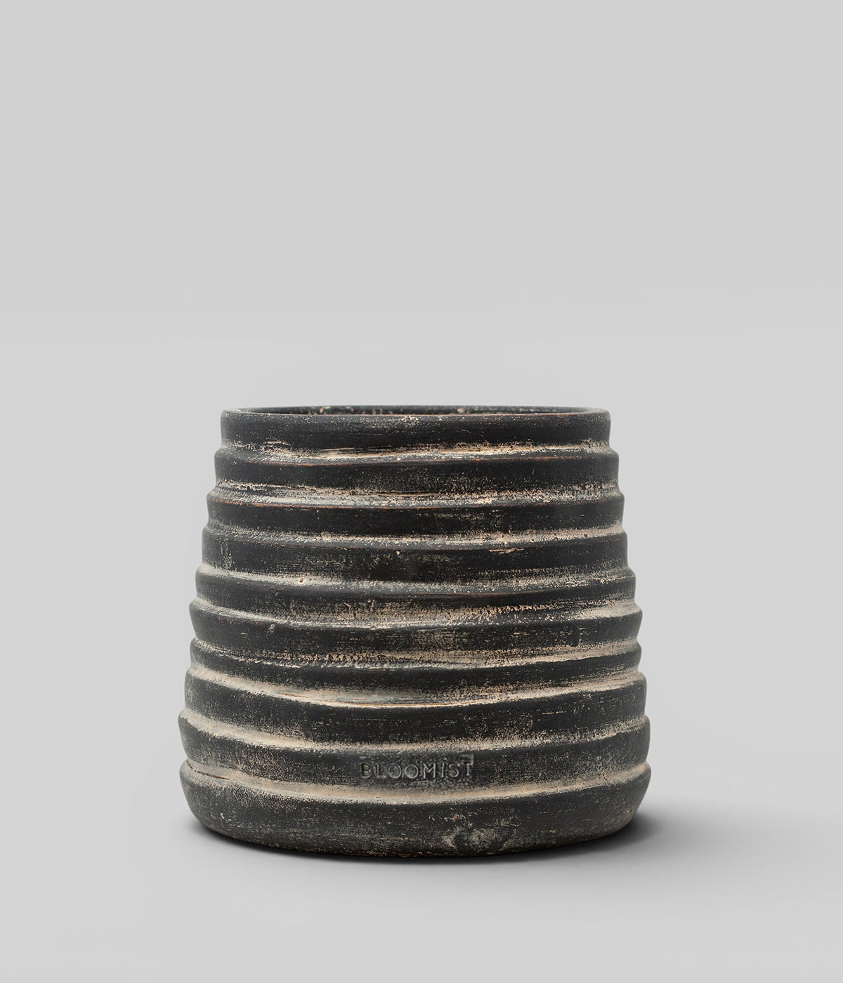 Ridge Terracotta Planter, Dark Charcoal Wash