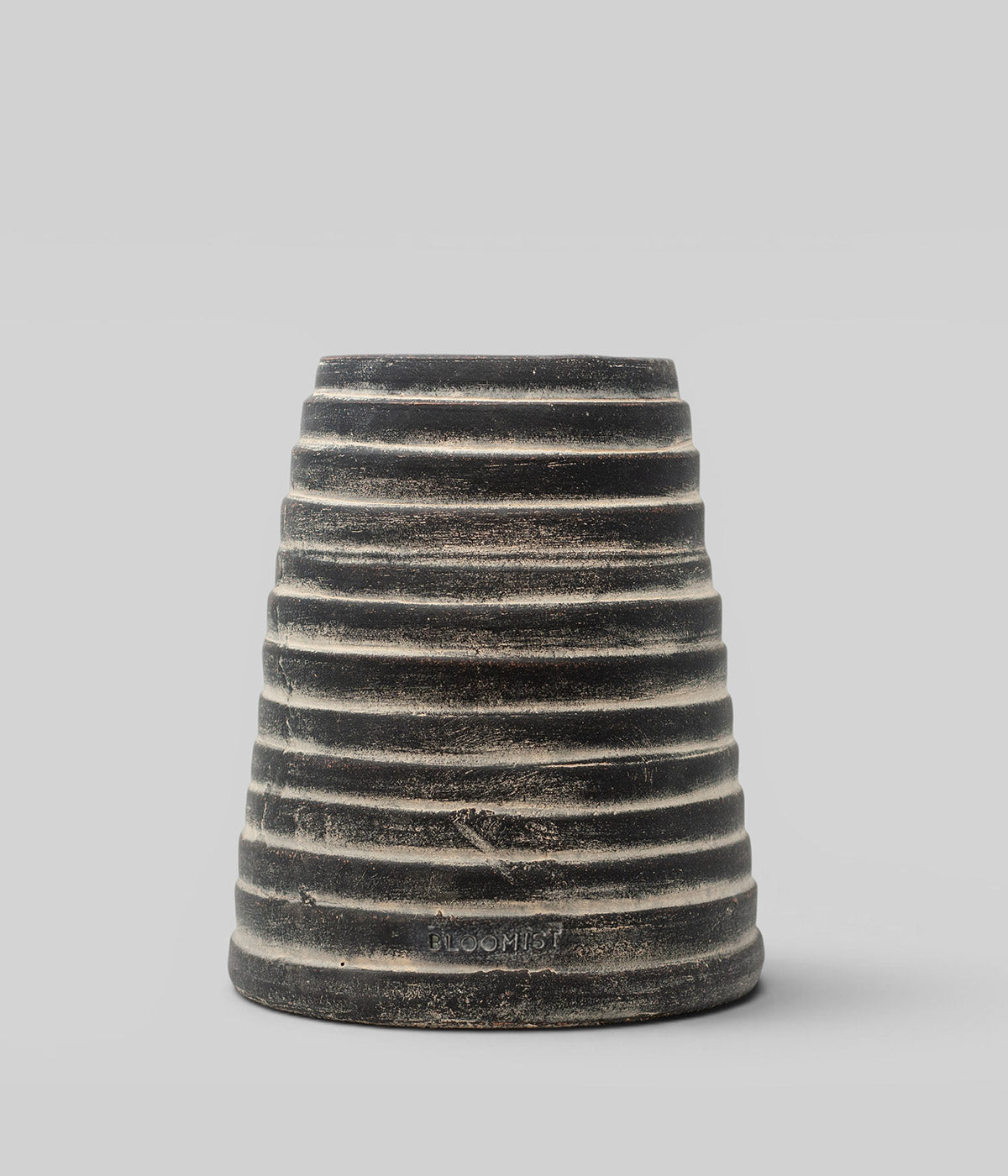 Ridge Terracotta Planter, Dark Charcoal Wash