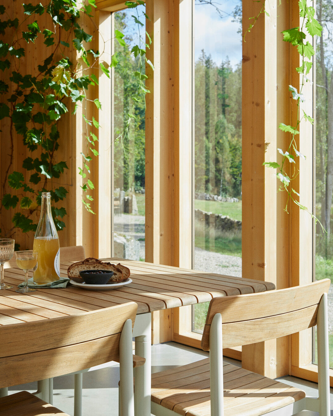 Outdoor dining table extension
