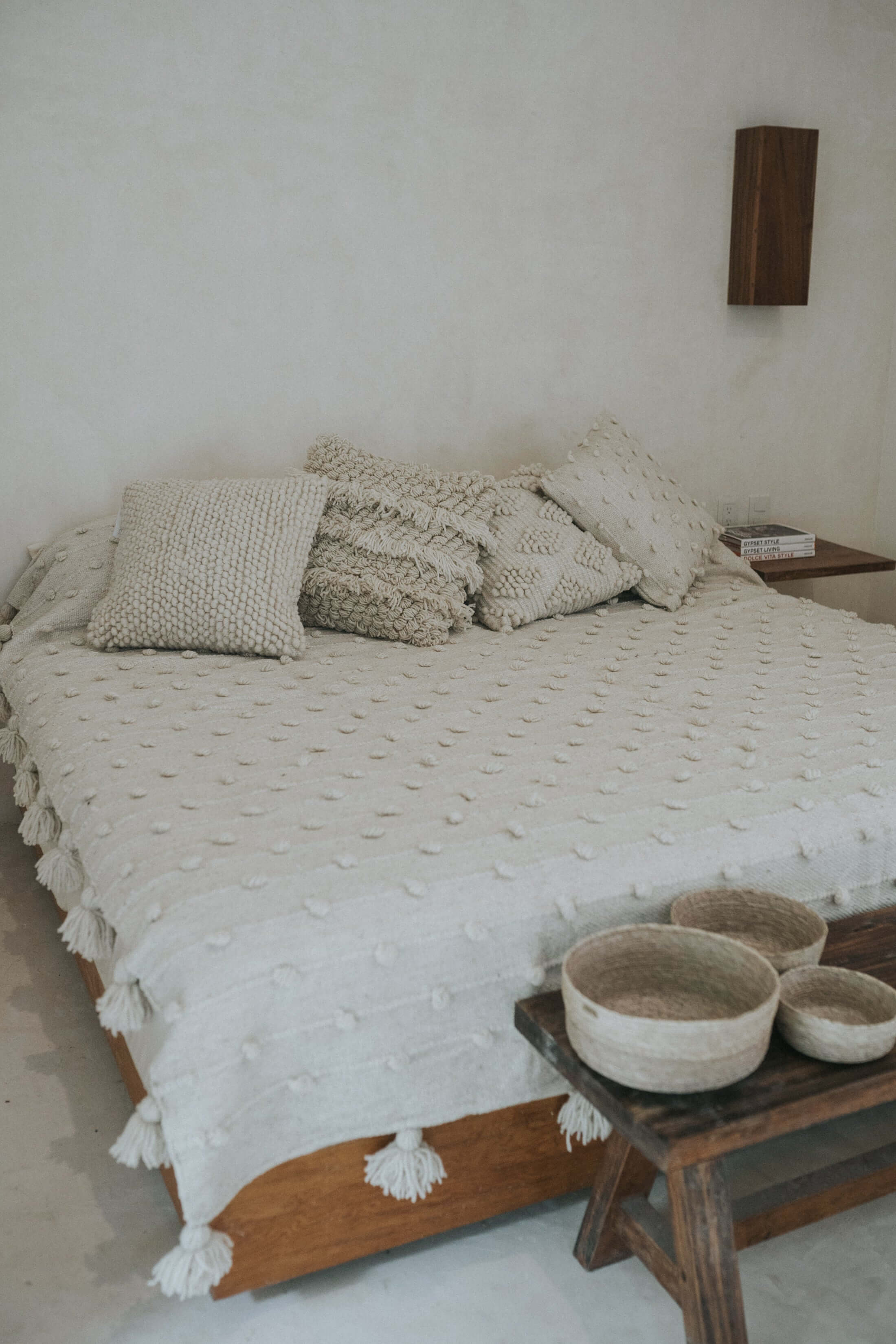 Thick wool blanket handcrafted in a family-run atelier