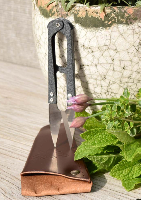 Garden Snips in Leather Pouch