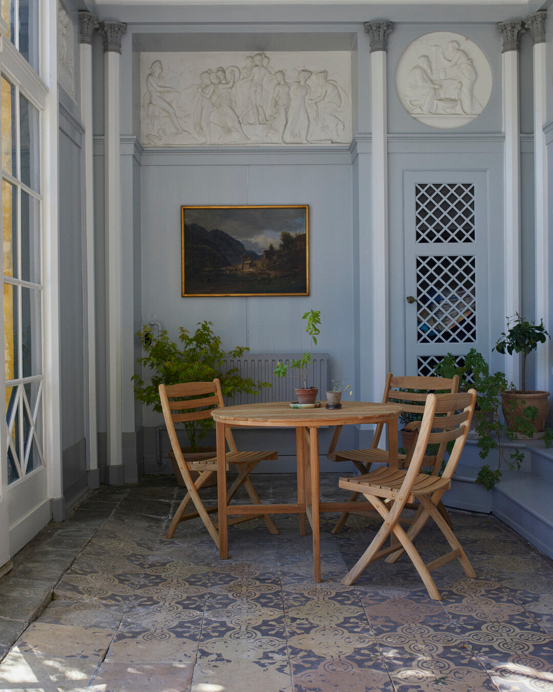 Practical outdoor teak dining table 
