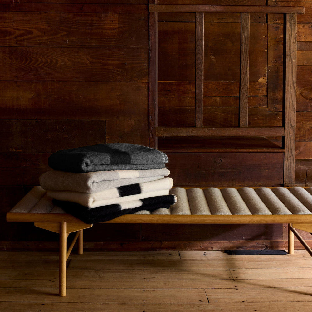 Siempre Throw, Charcoal - Bloomist